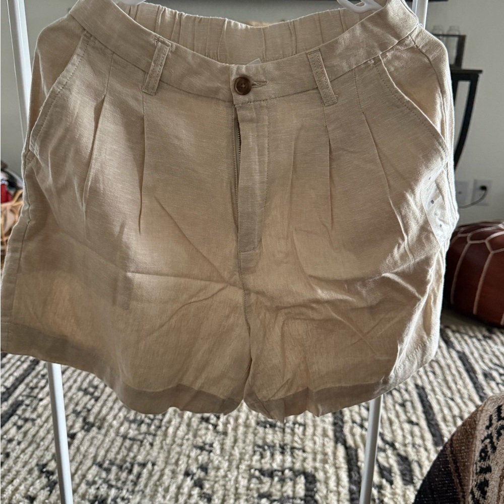 NWT GAP Beige Linene High Rise Pleated Shorts